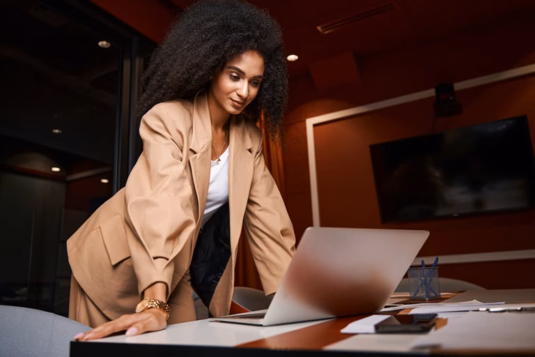 affiliate marketer on her computer